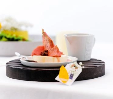 Honigmousse-mit-Rotweinbirnen